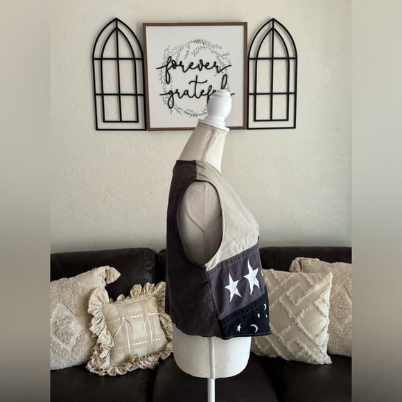 Vintage Christopher & Banks Star - Moon Print Vest Size Large - Picture 13 of 14